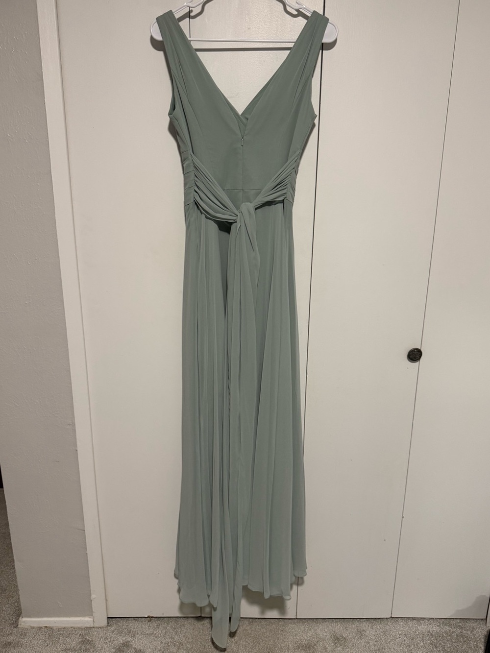 NWT David’s Bridal Long Chiffon Surplice Tank Bridesmaid Dress size 2 Dusty Sage - Picture 3 of 5